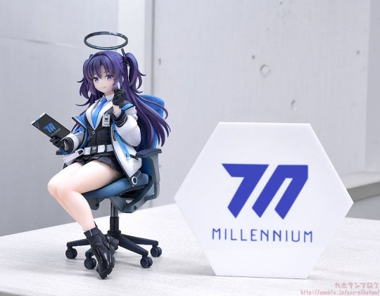 《蔚蓝档案》早濑优香角色手办开启预订，揭秘可爱会计的日常生活！(图1)